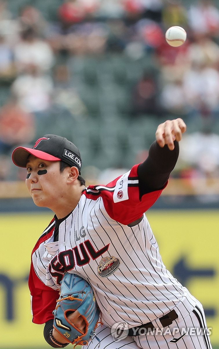 손주영 역투 손주영 역투 (서울=연합뉴스) 박동주 기자 = 28일 서울 잠실야구장에서 열린 프로야구 LG와 KIA의 경기. LG 선발투수 손주영이 역투하고 있다. 2024.4.28 pdj6635@yna.co.kr (끝)