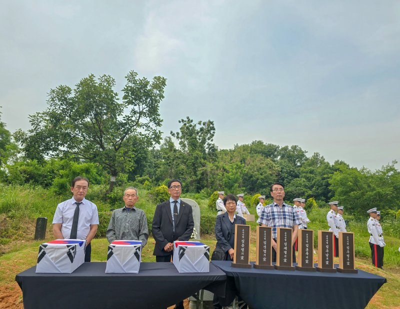 7일 경기 화성시 덕우리 공설묘지에서 고주리 순국선열 6위 묘소 개장식이 열리고 있다. 사진=국가보훈부 제공