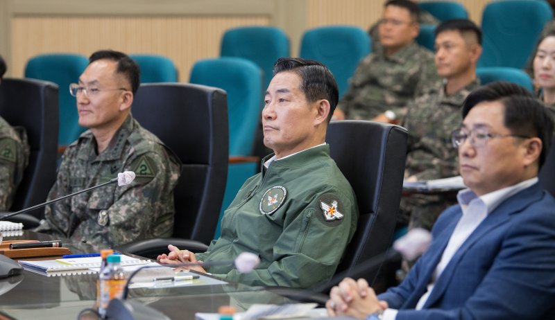 신원식 국방장관, 전군 주요지휘관 회의 "대북방송 재개 만전" 지시