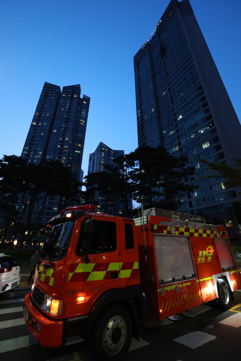 서울 용산구 고층 아파트서 화재…인명 피해 없어