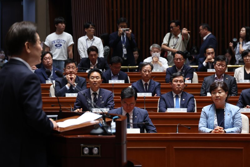 민주, 권익위 결정에 "대통령 배우자는 금품 수수 문제 없다고 밝힌 셈"