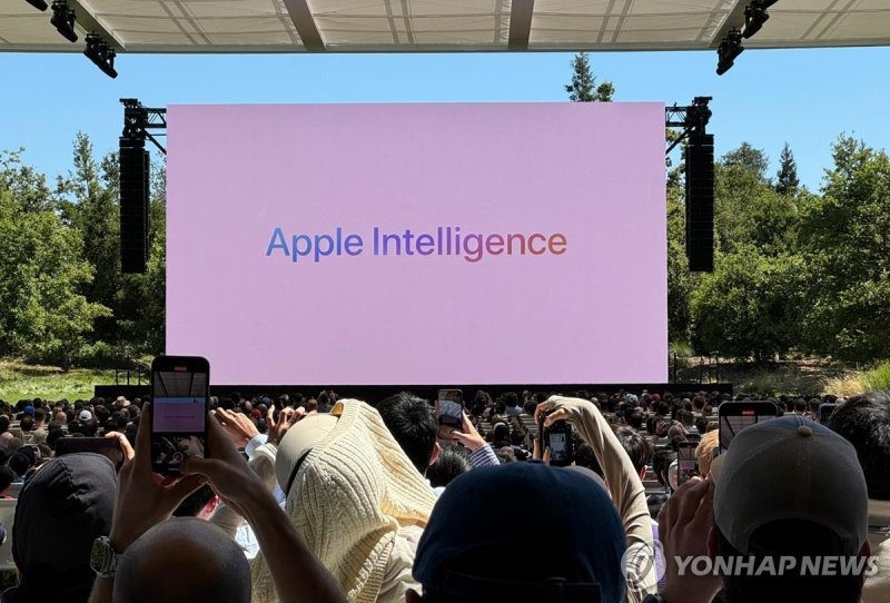 애플 AI 전략 '실망감'에 관련주 일제히 급락