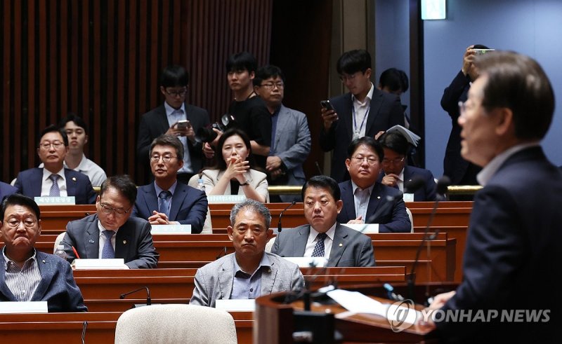 더불어민주당 이재명 대표가 11일 국회에서 열린 의원총회에서 발언을 하고 있다. 2024.6.11 hama@yna.co.kr (끝)