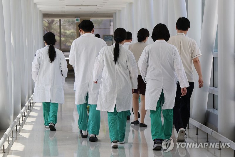 서울대·연세대·가톨릭대 산하병원 '집단 휴진' 선언...환자단체 "고소·고발도 고려"