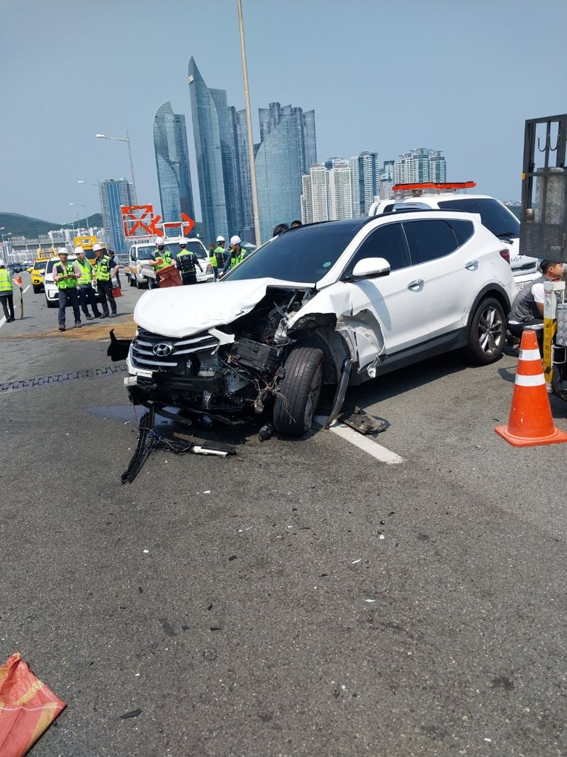 부산 광안대교서 5중 추돌사고...7명 부상