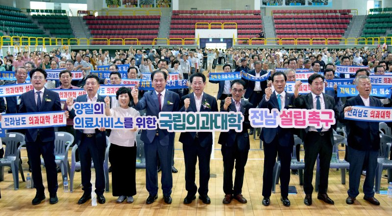 "국립의대 신설 투명하게 추진…소외지역 건강권도 챙길것" [로컬 포커스 자치단체장을 만나다]