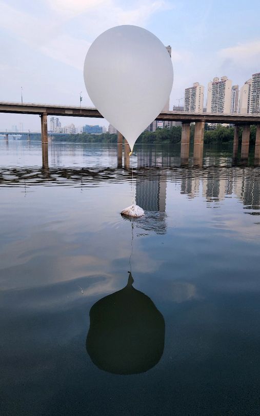 北오물풍선에 자동차 파손..첫 보험사 보상 사례 나와