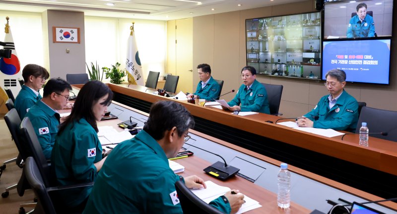 고용부, 폭염·태풍 대비 산업안전 점검 "매주 1회 현장 확인"