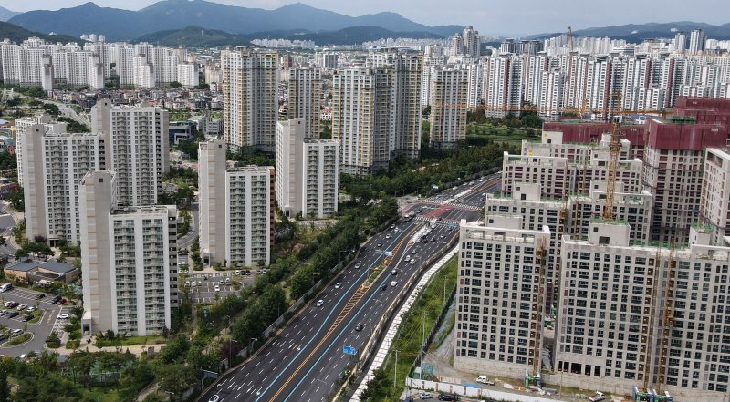 대전 주택시장 겹악재…분양가 뛰고, 미분양 산적, 재건축 휘청