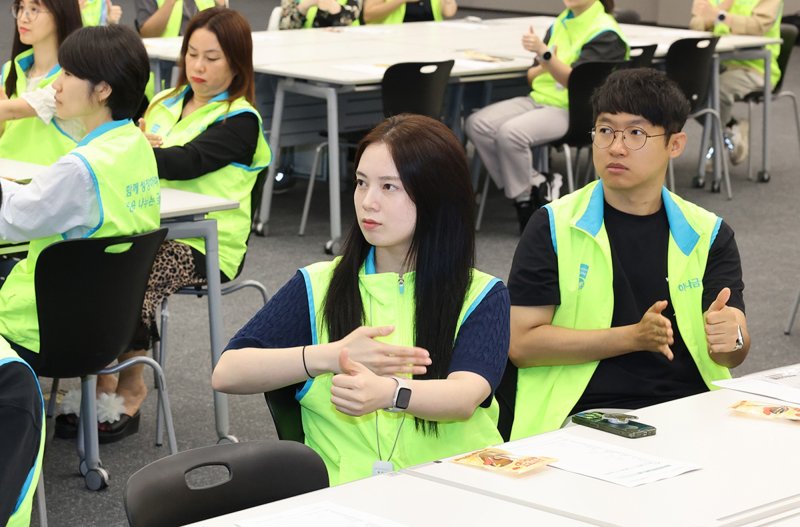 하나금융, 청각장애 인식 개선… "임직원 수어교육하고 명랑운동회 개최"