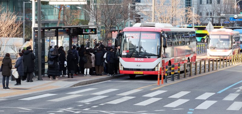 강남-명동 22개 광역버스 노선 조정…출퇴근길 정체 해소한다