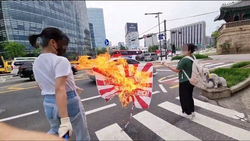 욱일기 태운 대학생 3명, 집시법 위반 벌금형 확정