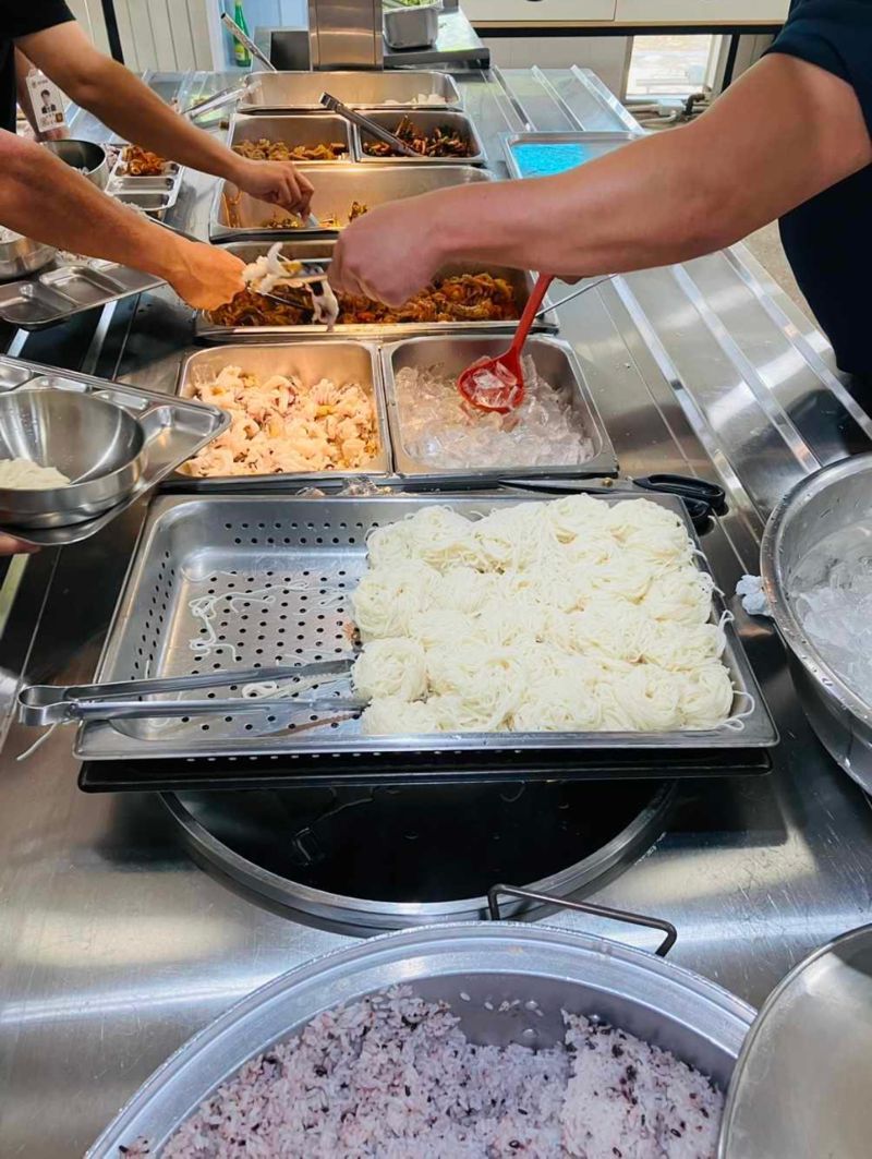 얼음 동동 '물회'가 점심 메뉴... 너무 맛있어 '조리실' 고발한 육군 간부