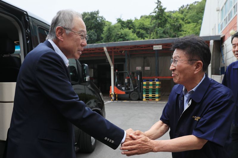 "오늘의 중소기업은 내일의 대기업"... 류진 한경협 회장, 지원 강조