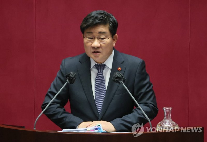 대정부 질문하는 전해철 대정부 질문하는 전해철 (서울=연합뉴스) 이정훈 기자 = 더불어민주당 전해철 의원이 5일 오후 국회에서 열린 본회의에서 대정부 질문을 하고 있다. 2023.4.5 uwg806@yna.co.kr (끝)