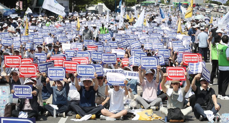 의료계 집단휴진 지속 '의정갈등' 최고조..환자들 불편 커진다