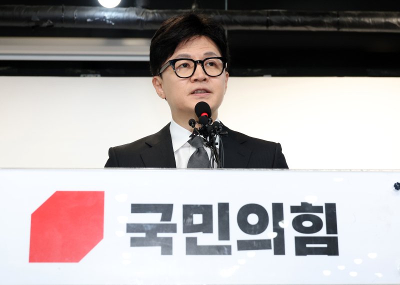 한동훈 국민의힘 비상대책위원장 겸 총괄선거대책위원장이 지난 4월11일 오전 서울 여의도 중앙당사에서 위원장직 사퇴 입장을 밝히고 있다. /사진=뉴스1(공동취재)