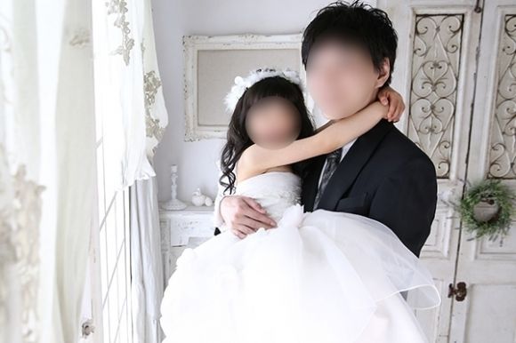 일본에서 ‘아버지의 날’을 기념해 아빠와 딸이 ‘웨딩사진’ 콘셉트로 찍는 촬영회를 기획한 사진관이 논란이다. 사진 홈페이지 캡처