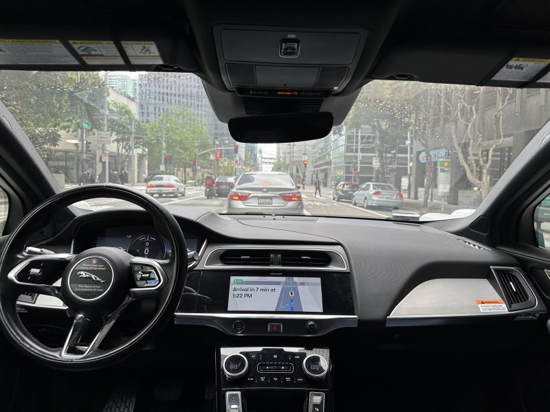 운전자 없이 미국 샌프란시스코 시내 도로를 주행하고 있는 웨이모 내부. 사진=홍창기 기자