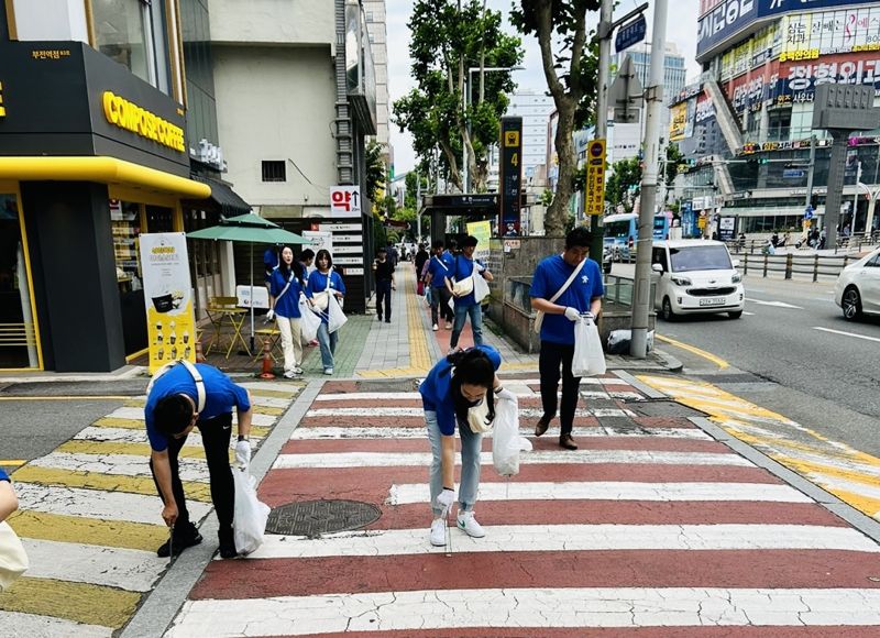 "걸으면서 환경보호하니 '일석이조'"...현대캐피탈, 플로깅 프로그램 '그린스텝스' 실시