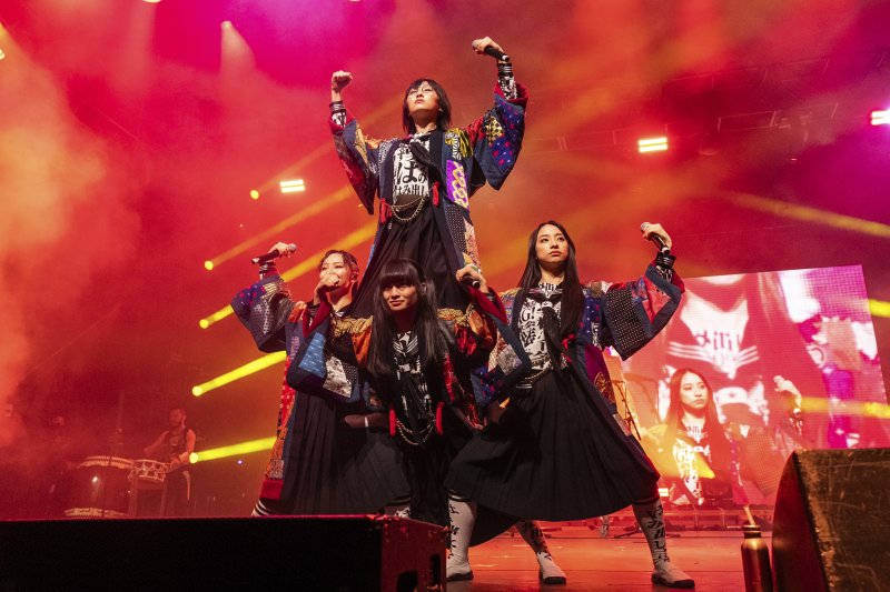 [인디오=AP/뉴시스] 미국 코첼라 페스티벌에 출연한 일본 그룹 '아타라시이 각코!(Atarashii Gakko!)