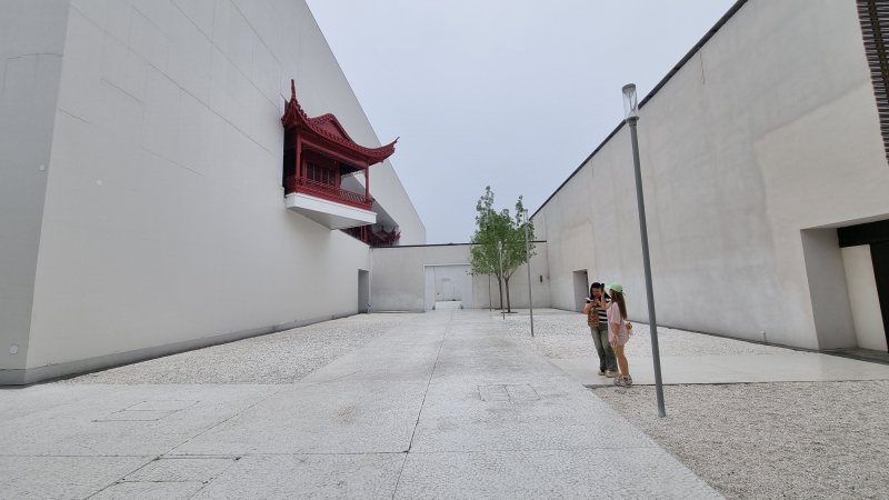 [랑팡(중국)=뉴시스] 박정규 특파원 = 중국 허베이성 랑팡시에 있는 홍루몽 전용 공연 관광단지 '즈여우흥러우멍·시주환청(只有紅樓夢·戲劇幻城)' 내에 있는 관람공간. 2024.6.24 pjk76@newsis.com