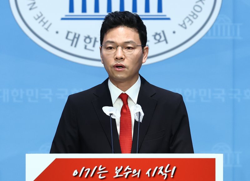 '한동훈 러닝메이트' 박정훈 최고위원 출마 "이기는 정당..당정 하나 돼야"