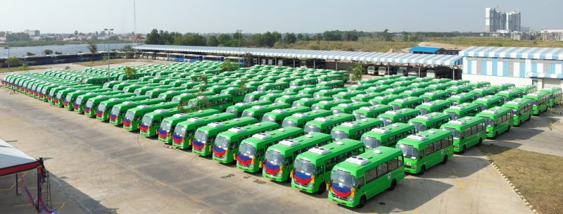 부영그룹이 캄보디아에 기증한 버스 전경. 부영그룹 제공