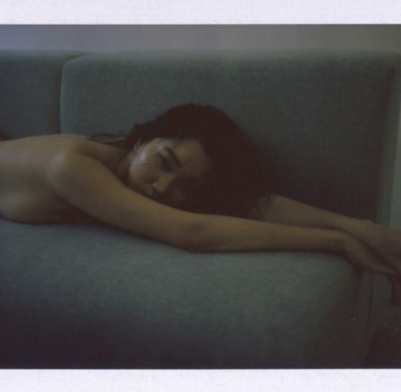 장윤주, 상반신 탈의 '파격' 누드…톱모델은 역시 달라