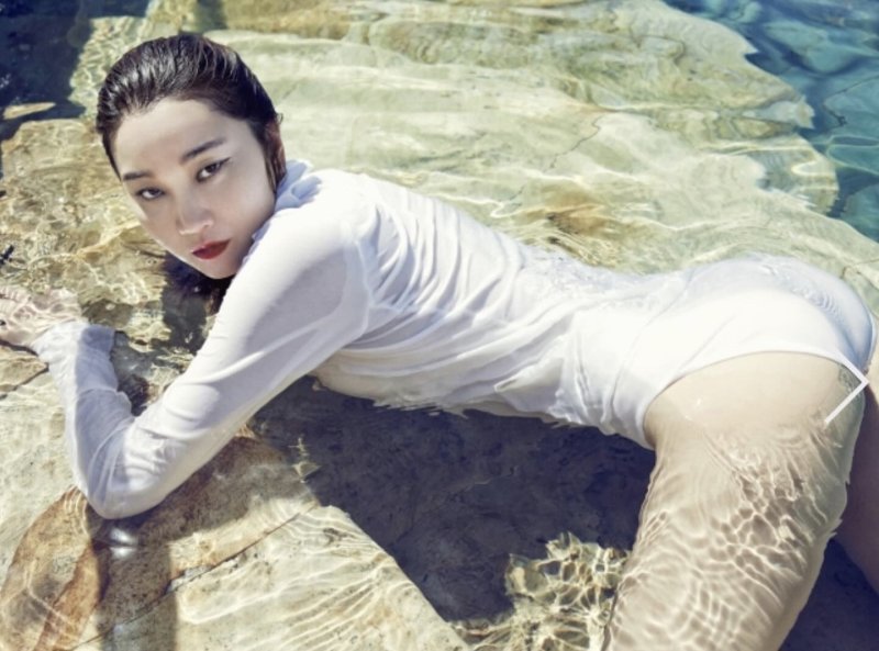 장윤주, 상반신 탈의 '파격' 누드…톱모델은 역시 달라