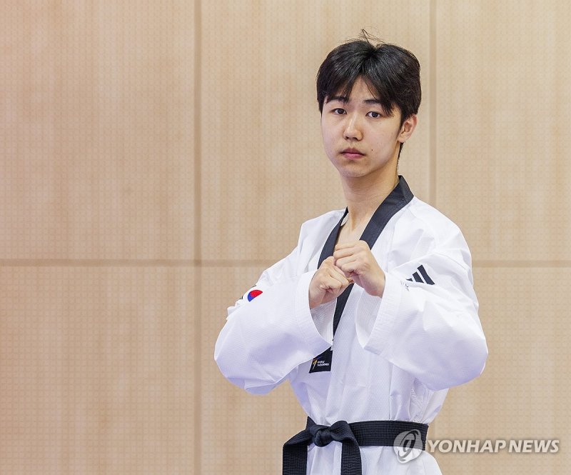 파리 올림픽 태권도 남자 58kg급 출전 박태준 파리 올림픽 태권도 남자 -58kg 출전 박태준 (진천=연합뉴스) 황광모 기자 = 2024 파리올림픽 태권도 -58kg에 출전하는 박태준이 25일 오전 충북 진천 대한체육회 진천선수촌 태권도장에서 열린 2024 파리올림픽 태권도 미디어데이에서 포즈를 취하고 있다. 2024.6.25 hkmpooh@yna.co.kr (끝)