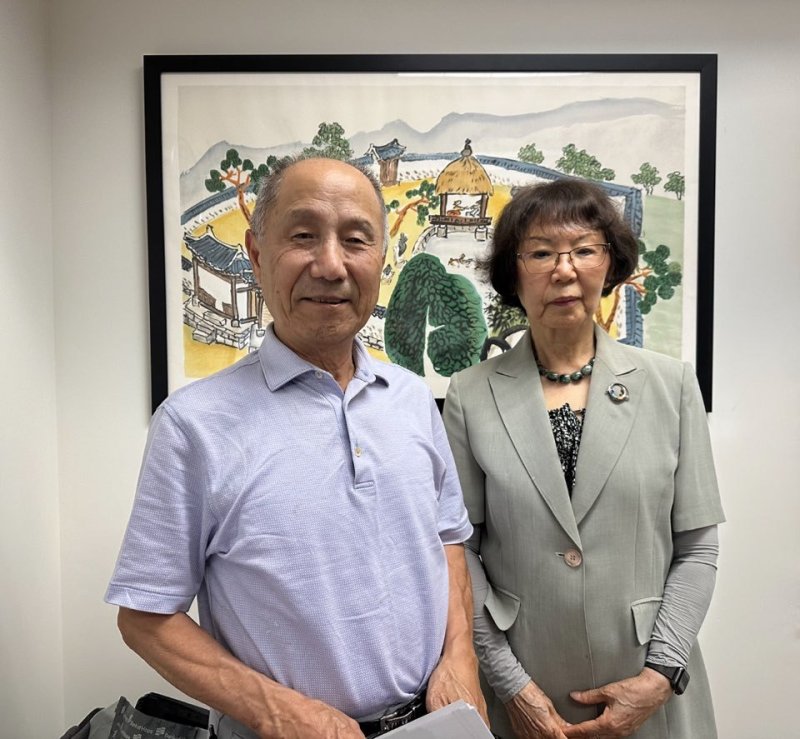 김윤태 한인문화회관 회장은 "비스코홀 개관식은 이 프로젝트의 엔딩이 아니고 새로운 시작"이라고 강조했다. 사진 왼쪽부터 김윤태 회장, 강정희 이사장. 2024.06.24/ ⓒ 뉴스1 박영주 통신원