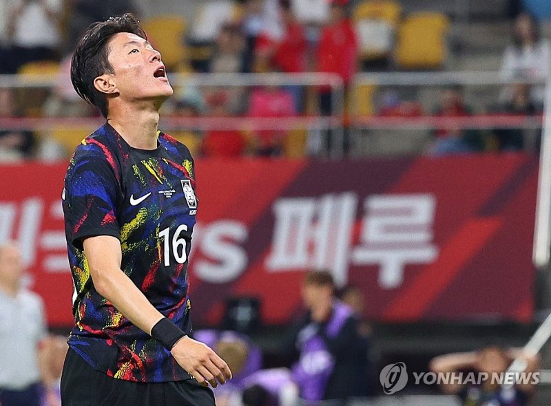 지난해 6월 부산에서 열린 축구 국가대표팀 평가전 대한민국과 페루 경기에서의 황의조. /사진=연합뉴스