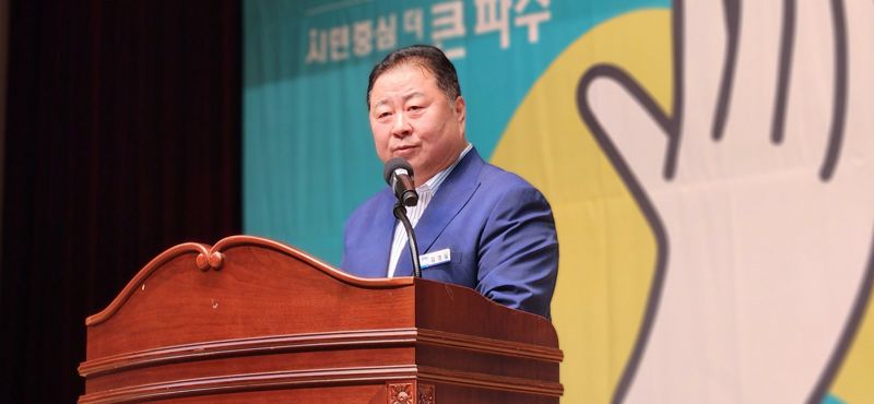 김경일 파주시장이 27일 파주 시민회관에서 열린 '파주시 2024 시민대토론회'에서 인사말을 전하고 있다. /사진=노진균 기자