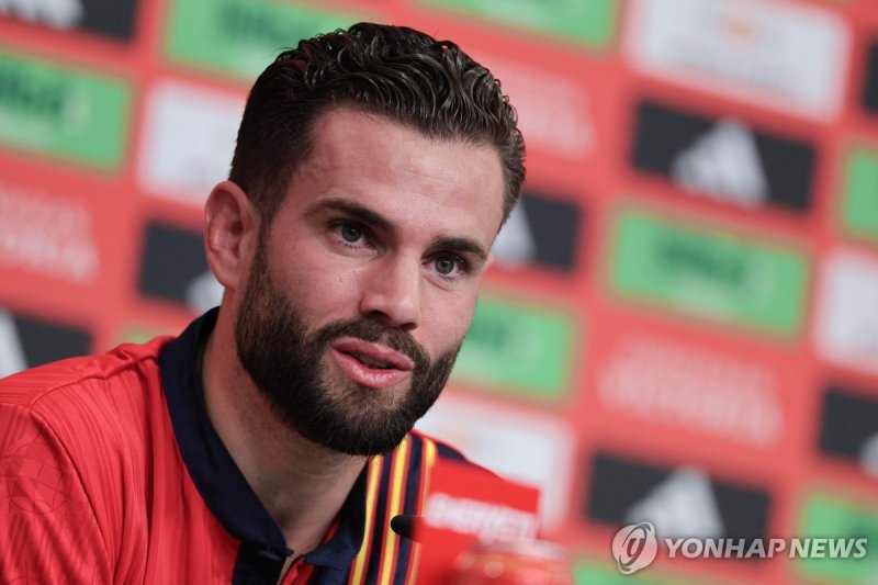 스페인 대표팀의 나초 Spain's defender #04 Nacho holds a press conference at the team's base camp in Donaueschingen, on June 27, 2024, during the UEFA Euro 2024 European Football Championship. (Photo by LLUIS GENE / AFP)
