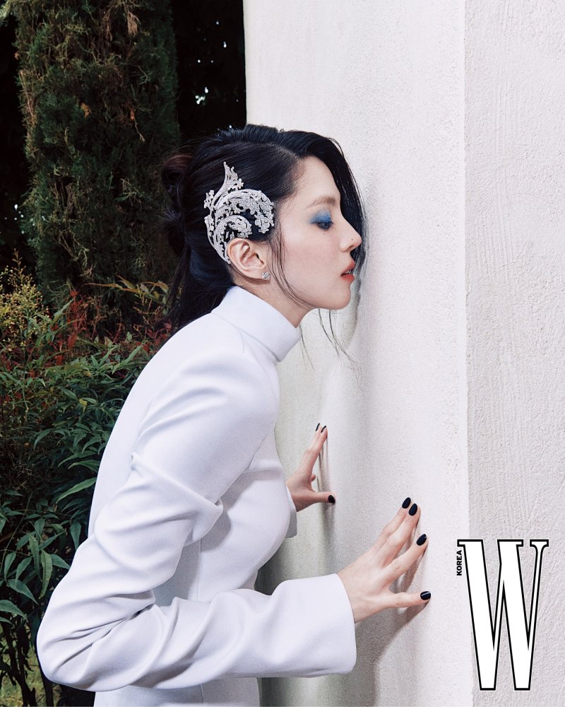 한소희, 블루 메이크업 완벽 소화…몽환+매혹적 비주얼 [N화보]