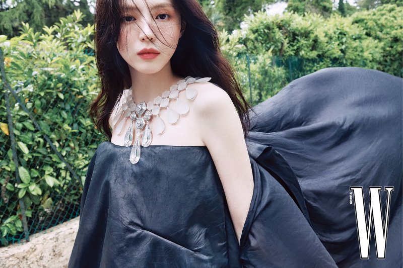 한소희, 블루 메이크업 완벽 소화…몽환+매혹적 비주얼 [N화보]