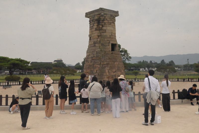 예금보험공사가 지난 6월 27일 한국원자력환경공단과 함께 송죽원 아동 16명을 대상으로 1박2일 경주지역 역사·문화 체험 프로그램을 진행하고 있다. 예금보험공사 제공