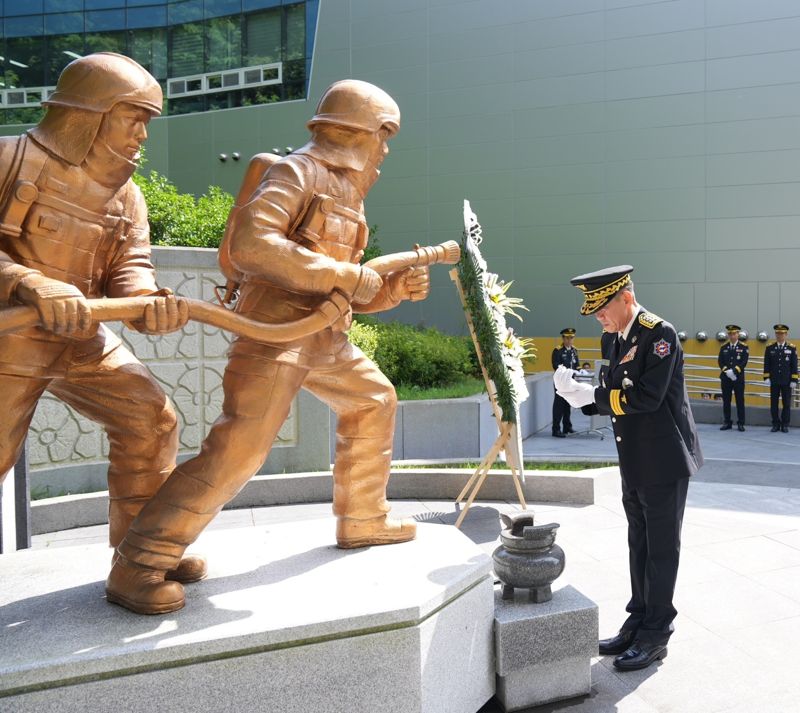 부산소방재난본부는 1일 김조일 부산소방재난본부장이 취임식 대신 현장점검으로 공식 일정을 시작했다고 밝혔다. 부산소방재난본부 제공