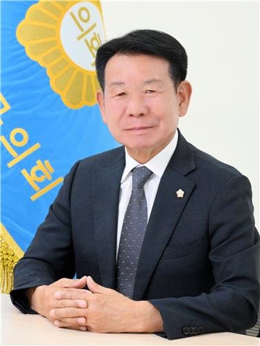 제8대 울주군의회 후반기 의장에 선출된 국민의힘 최길영 의원