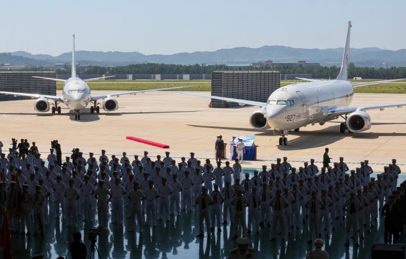 4일 경북 포항시 해군항공사령부에서 해상초계기(P-8A) 국내 인수식이 진행되고 있다.<div id='ad_body3' class='mbad_bottom' ></div> 사진=뉴스1