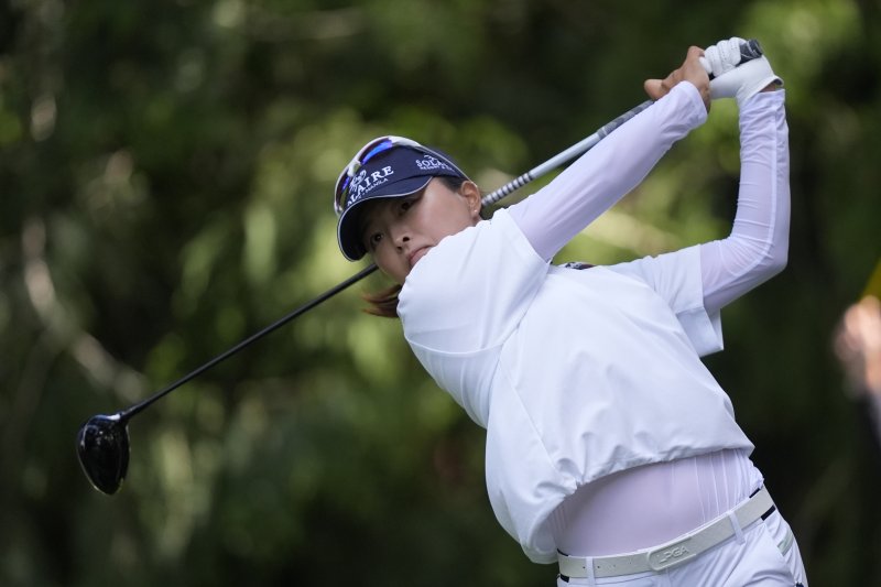 [서매미시=AP/뉴시스] 고진영이 지난달 23일(현지시각) 미 워싱턴주 서매미시의 사할리 컨트리클럽에서 열린 KPMG 위민스 PGA 챔피언십 최종 라운드 4번 홀에서 티샷하고 있다. 고진영은 최종 합계 4언더파 284타로 공동 준우승을 기록했다. 2024.06.24.