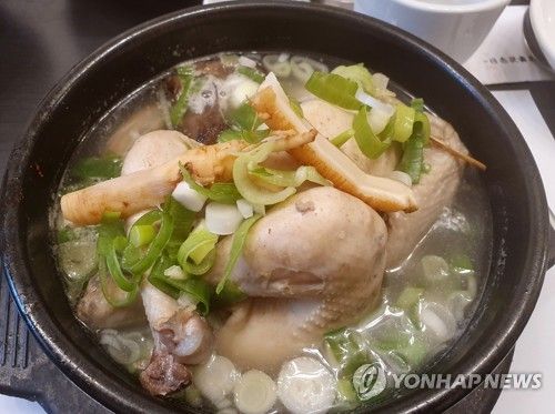 "삼계탕 vs 냉면, 2만원 고지 누가 먼저"..논현삼계탕 1.8만원 찍었다