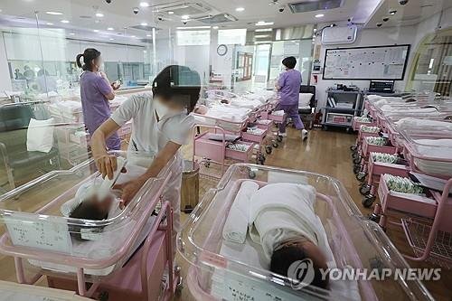 '낙상 마렵다'던 그 병원… 신생아 사진 올리고 폭언·조롱도