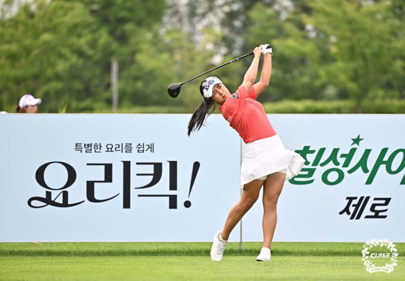 이가영, 1년 9개월만에 우승컵 들었다.. 코스레코드 윤이나, 아쉬운 준우승