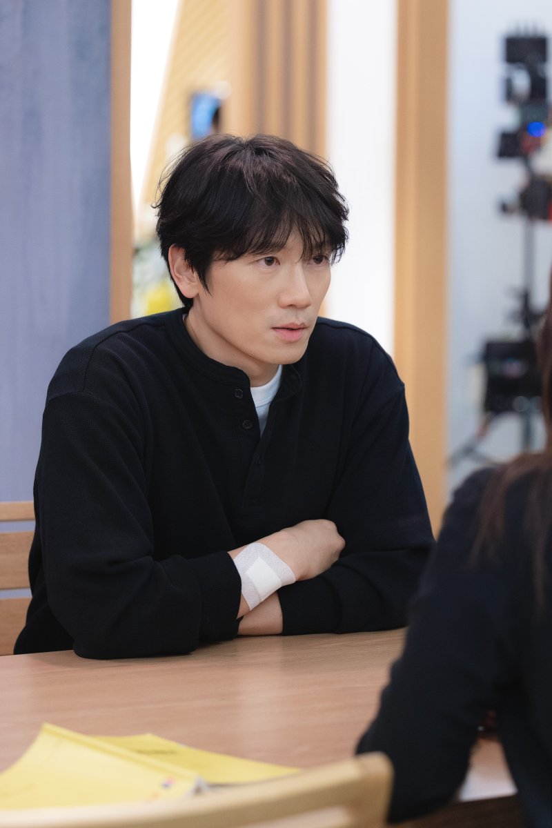 지성, '커넥션' 종영 소감 "여러분 기억 속에 오래 남길"