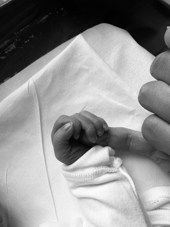 [단독] 송중기, 두 아이 아빠 된다…아내 케이티, 첫째 출산 1년 만에 둘째 임신