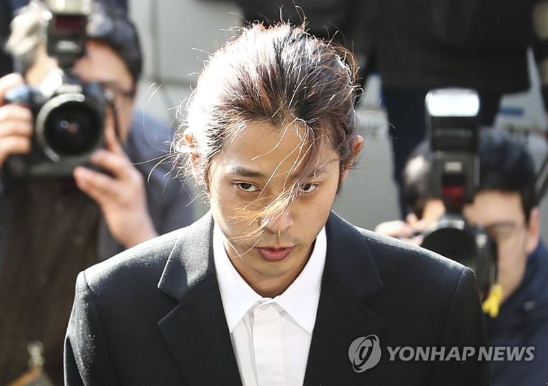 '출소' 정준영 프랑스 목격담…“술집서 女 꼬시며 한식당 열거라고..”