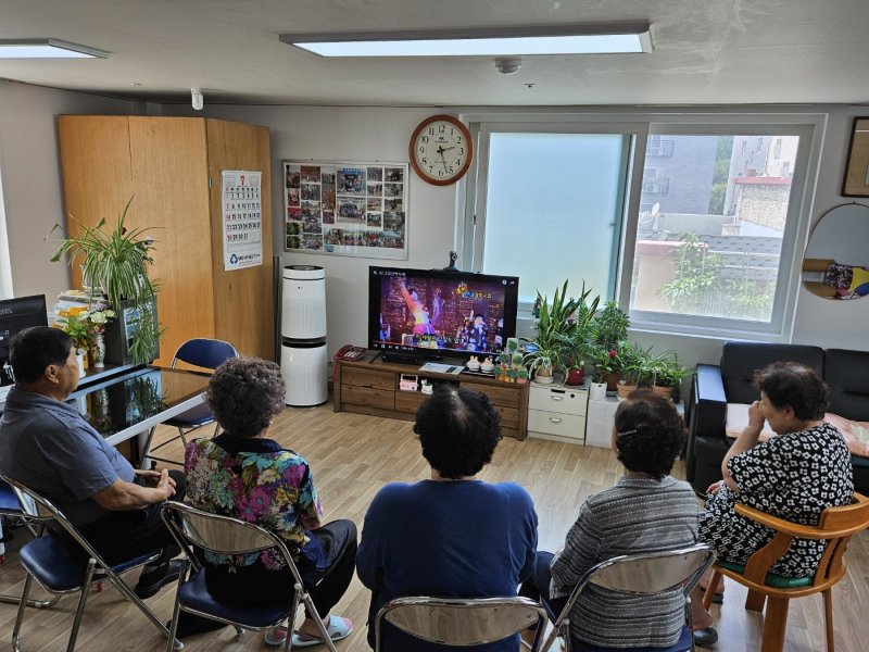 "여보, 65세 넘은 노인이 1천만명이래"...연내 사상 첫 초고령사회 진입할 듯