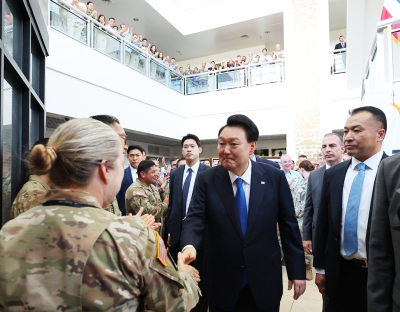 외신도 주목한 尹 행보 "나토서 가장 영향력 있는 인물 중 하나"